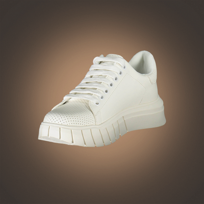 Zapatillas blancas liquidationlive con suela de plataforma dentada y detalles perforados en la puntera