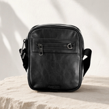 Bolso bandolera Calvin Klein — El detalle enmarca el negro