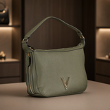 Bolso de hombro Valentino Oregon Re — La V marca el contraste