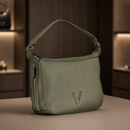 Bolso de hombro liquidationlive Valentino Oregon Re en color verde militar con textura granulada y logo V dorado