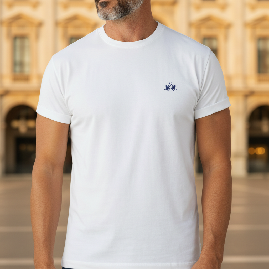 Camiseta blanca de algodón La Martina con cuello redondo y logo bordado en el pecho, estilo casual elegante