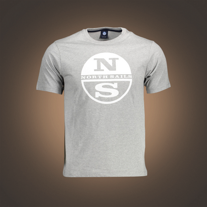 Camiseta gris de cuello redondo liquidationlive con logotipo circular North Sails estampado en el pecho