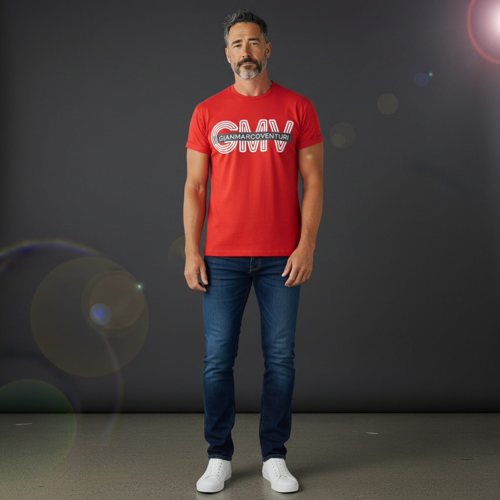 Hombre con camiseta roja de manga corta Gian Marco Venturi con logotipo estampado, combinada con vaqueros azules
