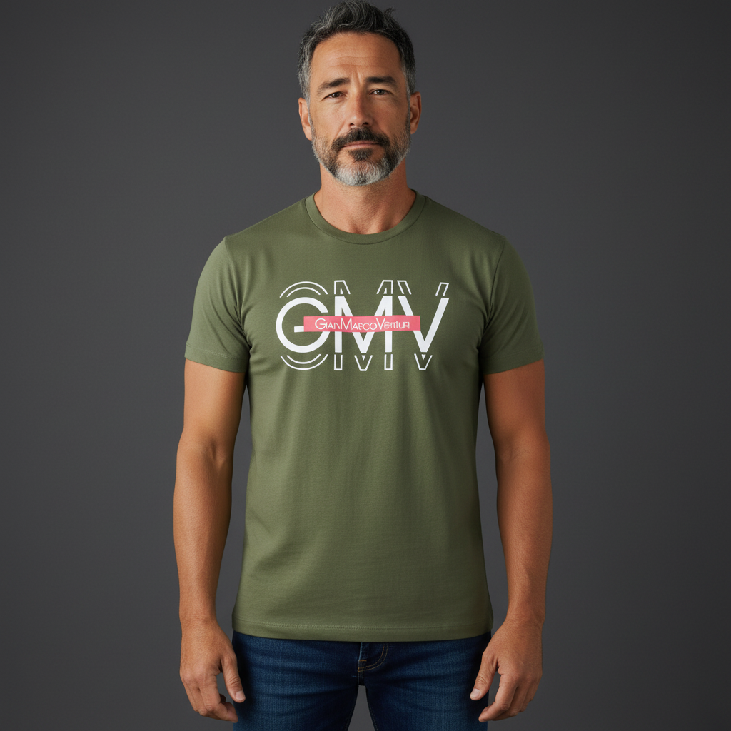 Hombre con camiseta verde militar liquidationlive Gian Marco Venturi de manga corta y cuello redondo
