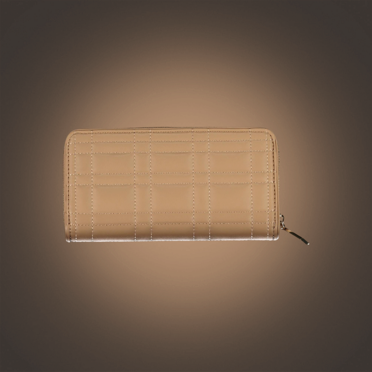 Cartera Calvin Klein color camel con diseño acolchado, cierre de cremallera y acabado elegante de liquidationlive
