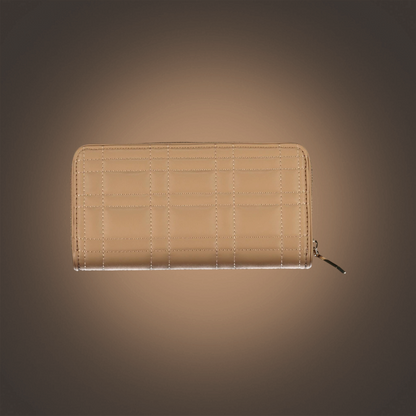 Cartera Calvin Klein color camel con diseño acolchado, cierre de cremallera y acabado elegante de liquidationlive