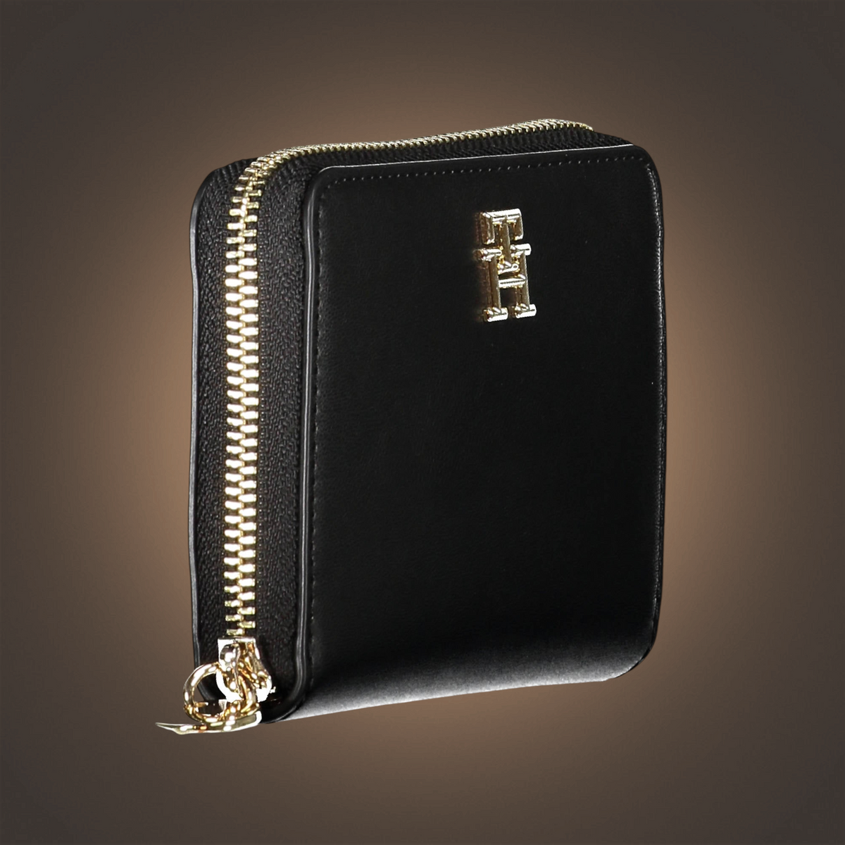 Cartera negra Tommy Hilfiger de liquidationlive con cremallera dorada y logotipo metálico en la parte frontal