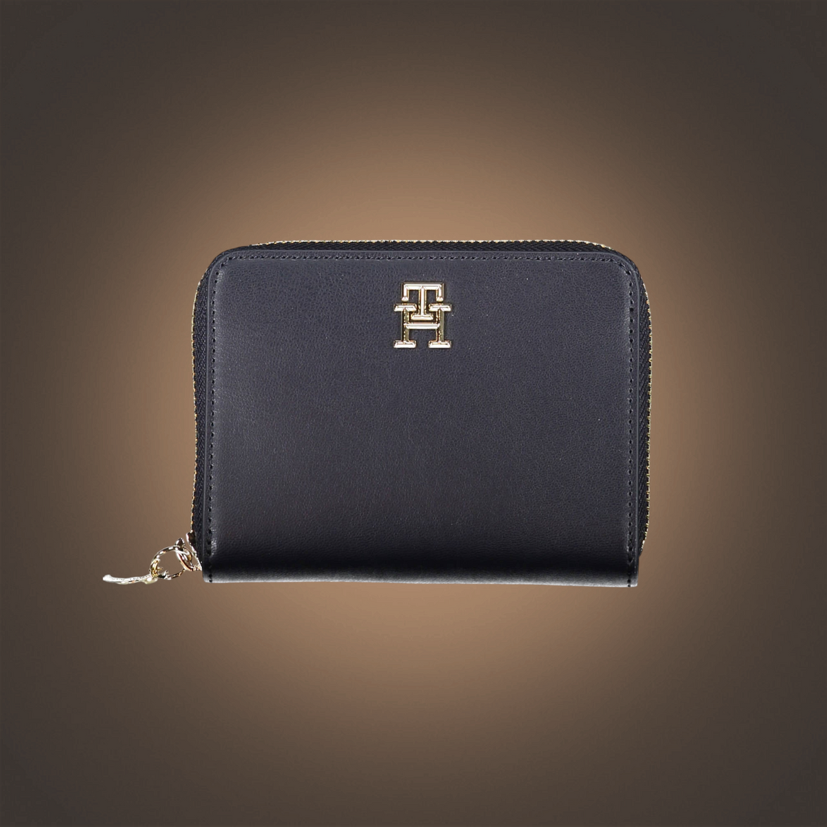Cartera compacta liquidationlive Tommy Hilfiger negra con cierre de cremallera y logotipo metálico dorado
