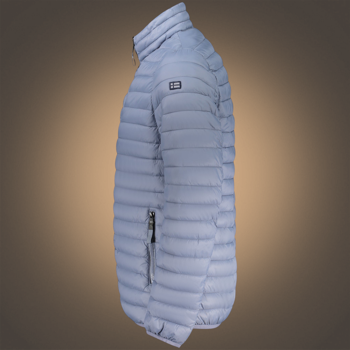 Chaqueta acolchada ligera azul cielo de liquidationlive con cremallera y logo de Norway 1963 en vista lateral
