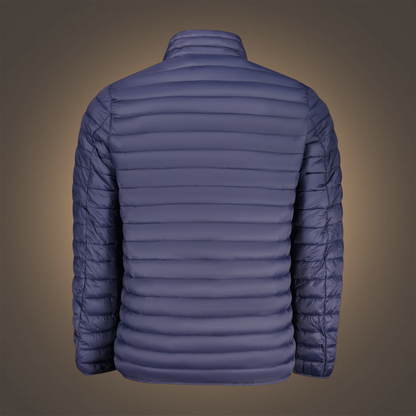 Vista trasera de chaqueta acolchada azul marino Norway 1963 de liquidationlive con diseño ligero y cuello alto