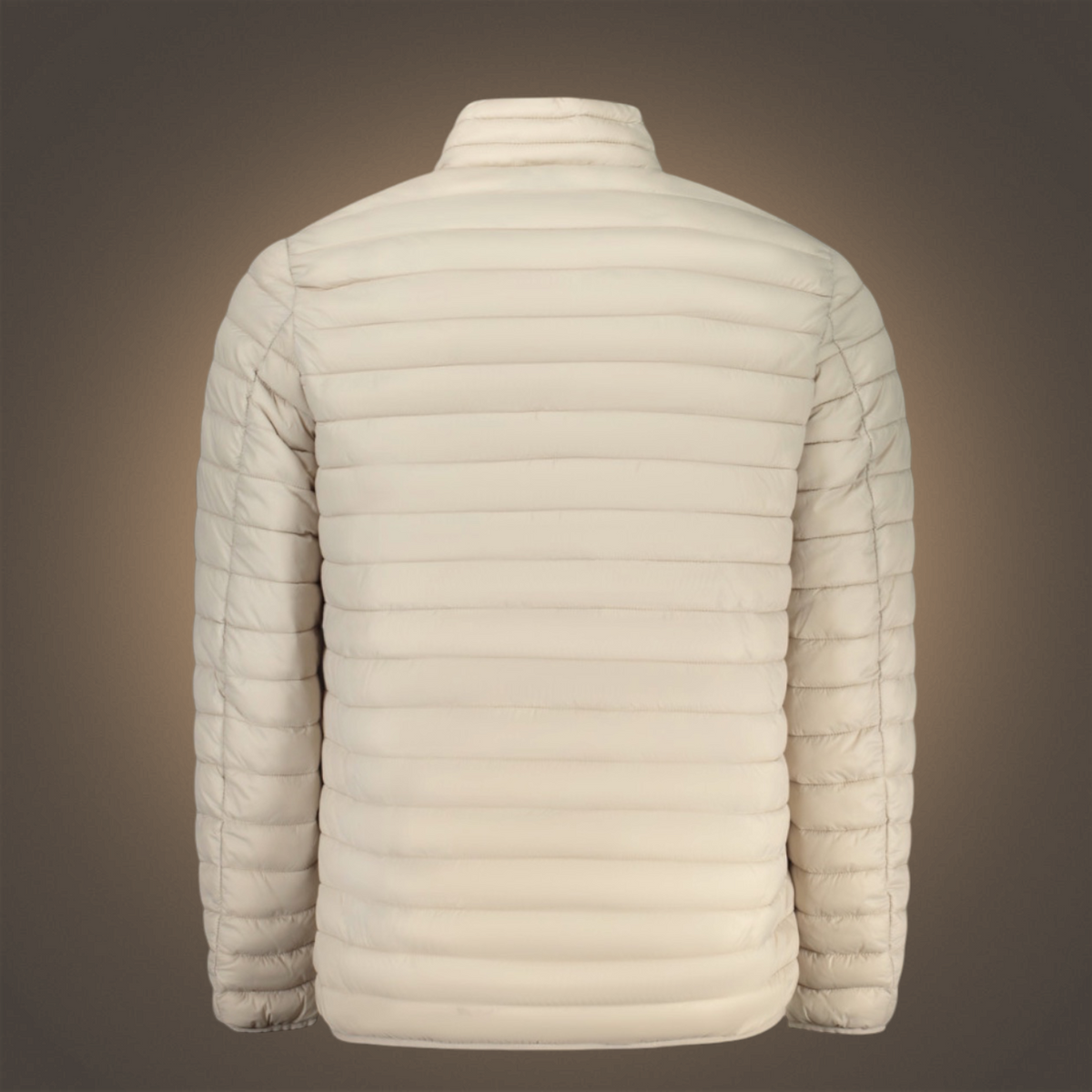 Vista trasera de la chaqueta acolchada beige Norway 1963 de liquidationlive con cuello alto y diseño ligero