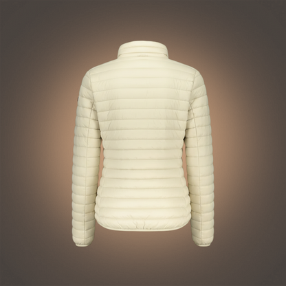 Chaqueta acolchada ligera color crema de Norway 1963 para mujer, vista trasera con cuello alto y diseño entallado.