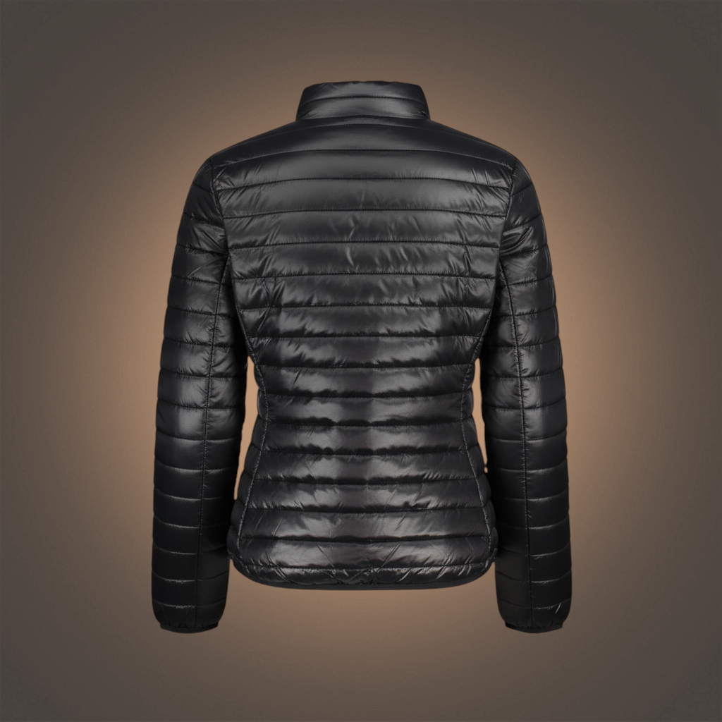 Vista trasera de chaqueta acolchada negra para mujer de liquidationlive con diseño ligero y cierre de cremallera