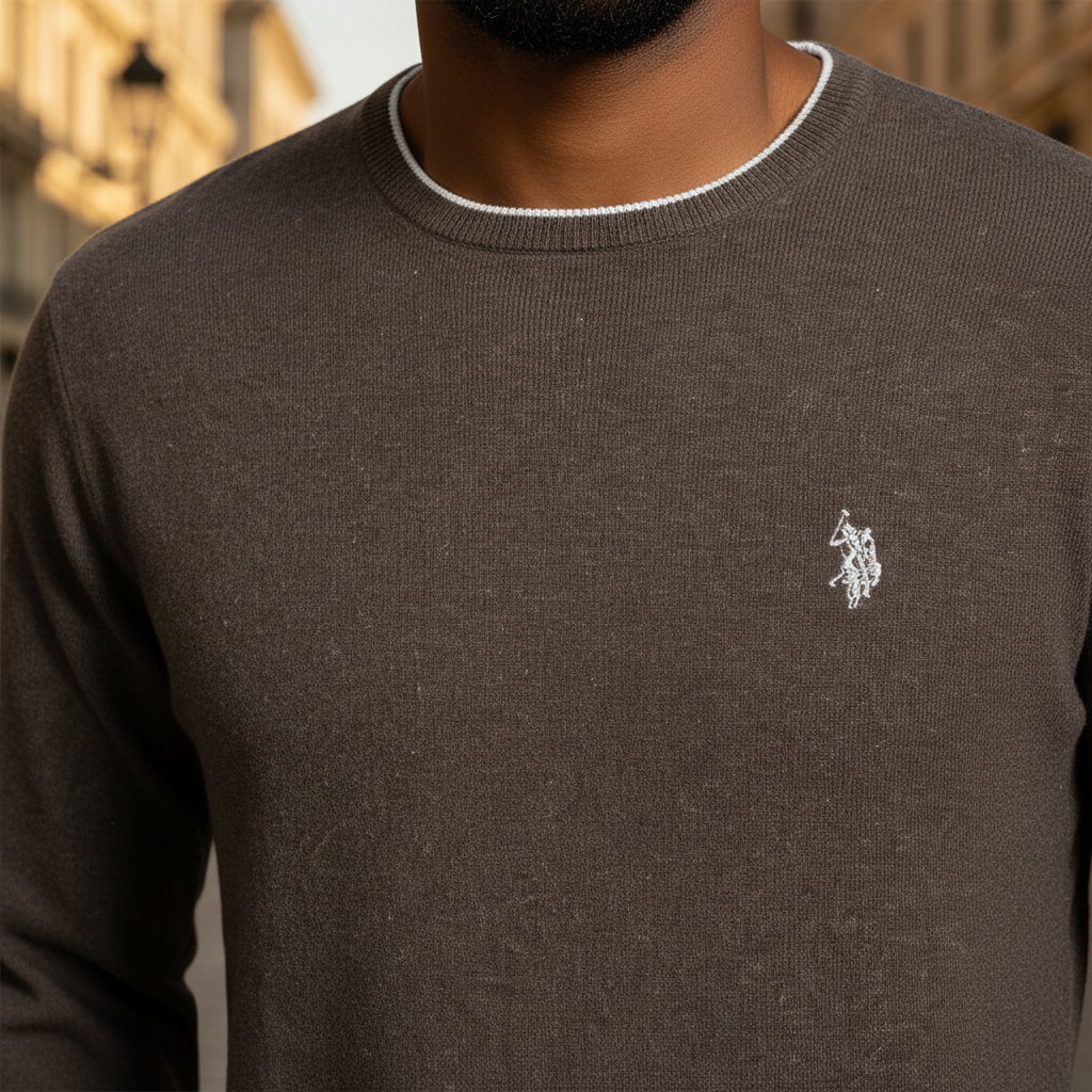 Jersey marrón de punto fino U.S. Polo Assn. con cuello redondo, detalle en contraste y logo bordado, liquidationlive