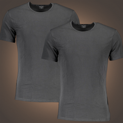 Pack de dos camisetas negras de manga corta y cuello redondo de la marca liquidationlive con logo discreto