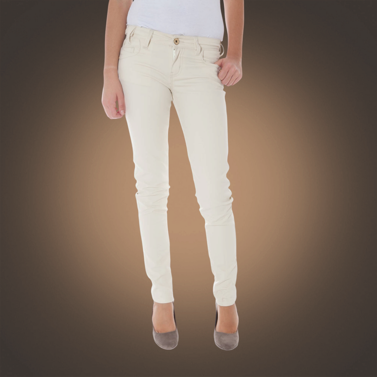 Pantalón slim liquidationlive de color blanco hueso con diseño de cinco bolsillos y cierre de botón y cremallera