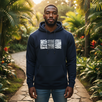 Hombre vistiendo sudadera azul marino con capucha y logo estampado Cavalli Class en un entorno tropical