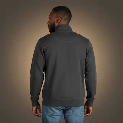 Vista trasera de sudadera gris con cremallera La Martina sobre modelo masculino con vaqueros azules