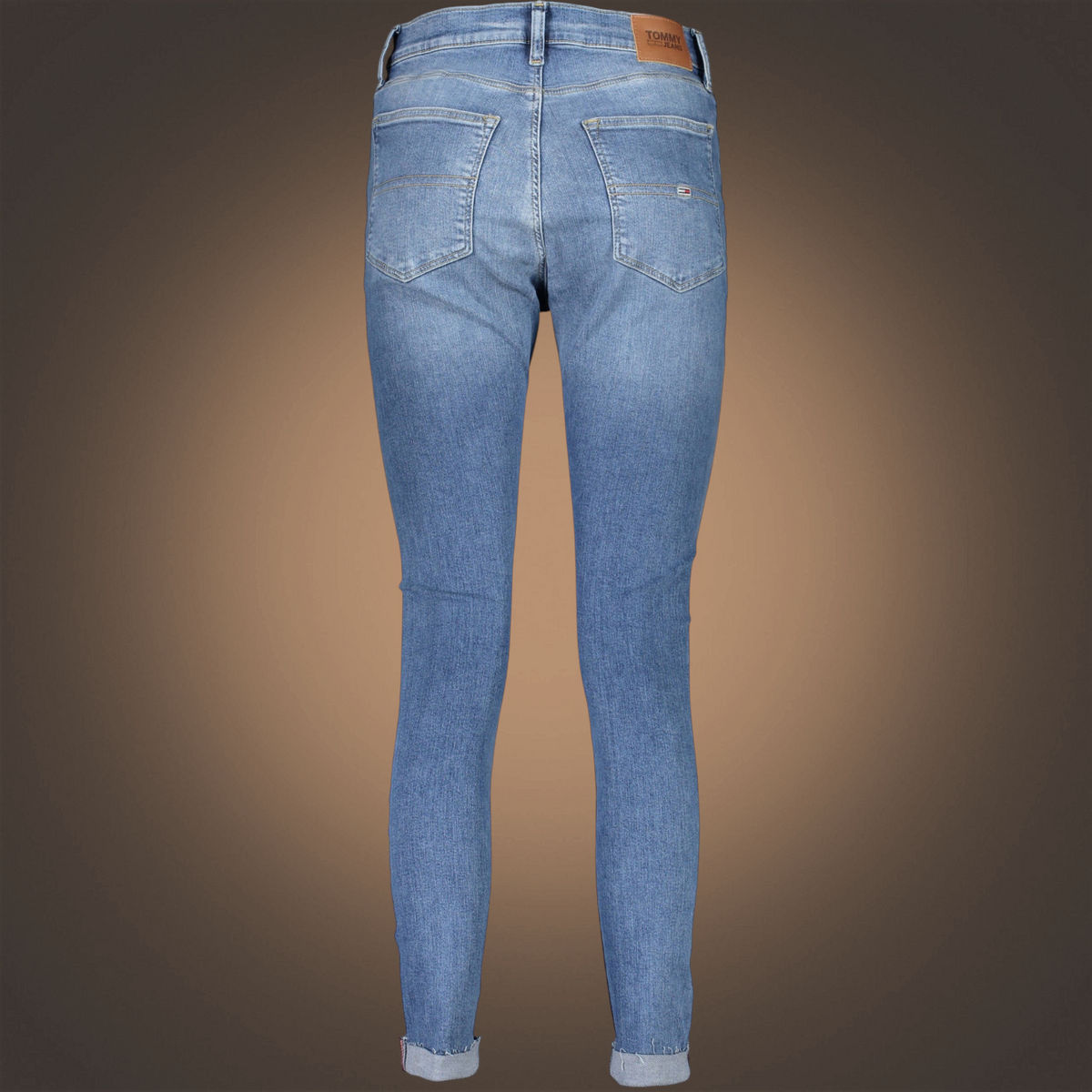 Vista trasera de vaqueros super skinny Tommy Hilfiger Sylvia en azul claro con cinco bolsillos de liquidationlive
