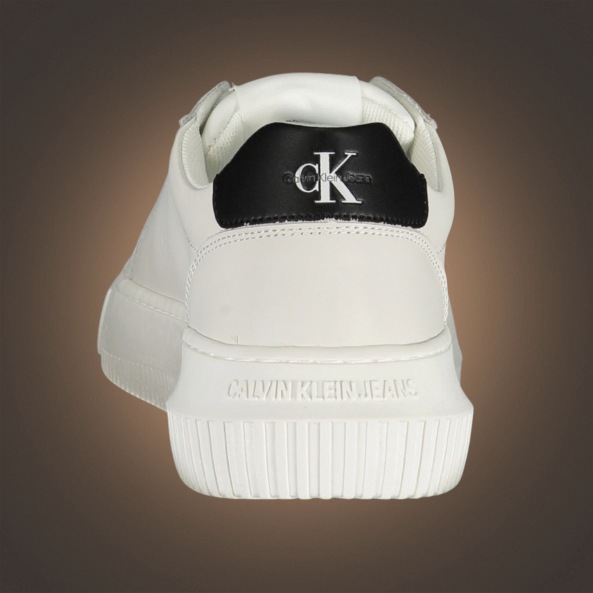 Zapatillas blancas de mujer liquidationlive con detalle negro en el talón y logotipo de Calvin Klein en la suela