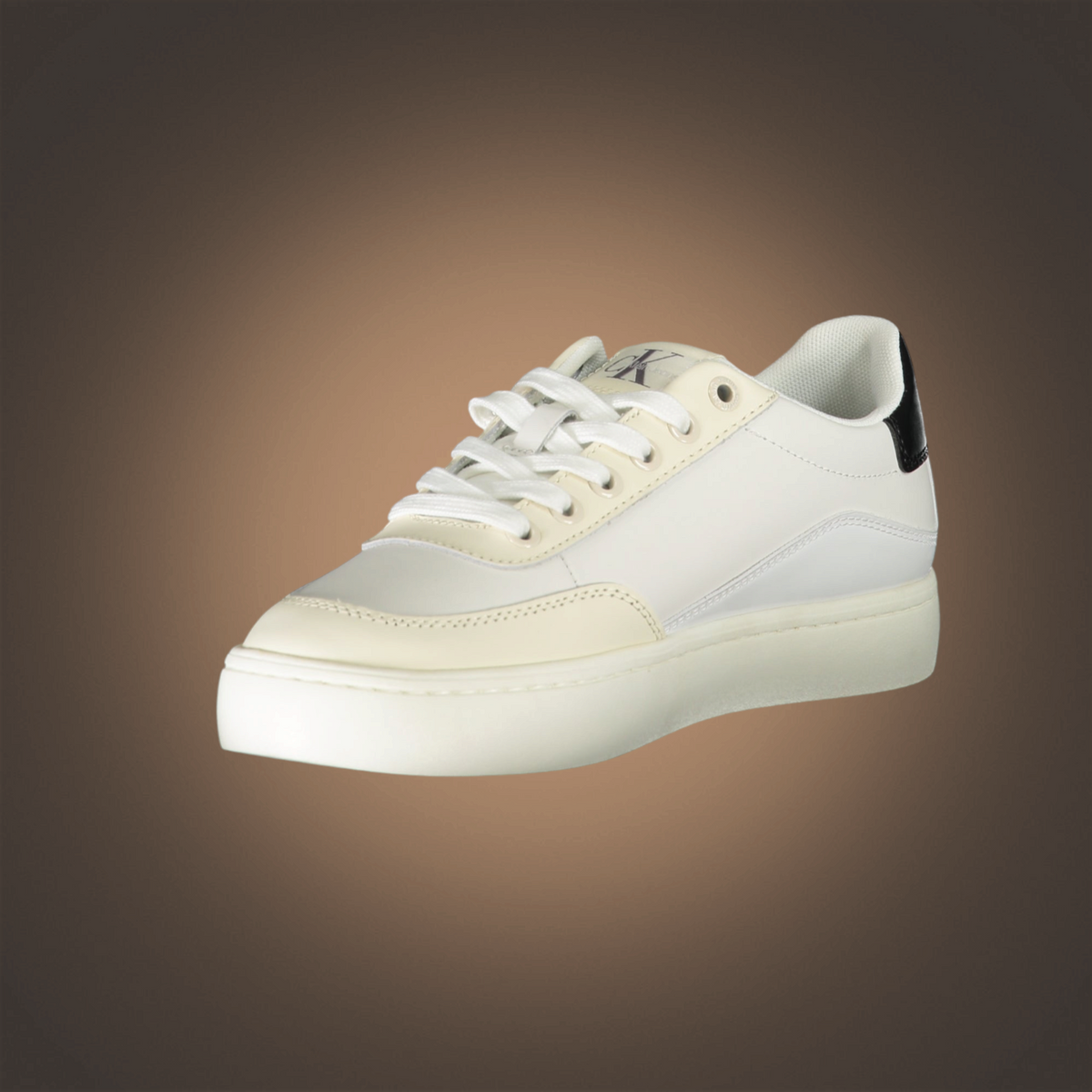 Zapatillas liquidationlive Calvin Klein blancas y crema con monograma negro en el talón y cordones a juego