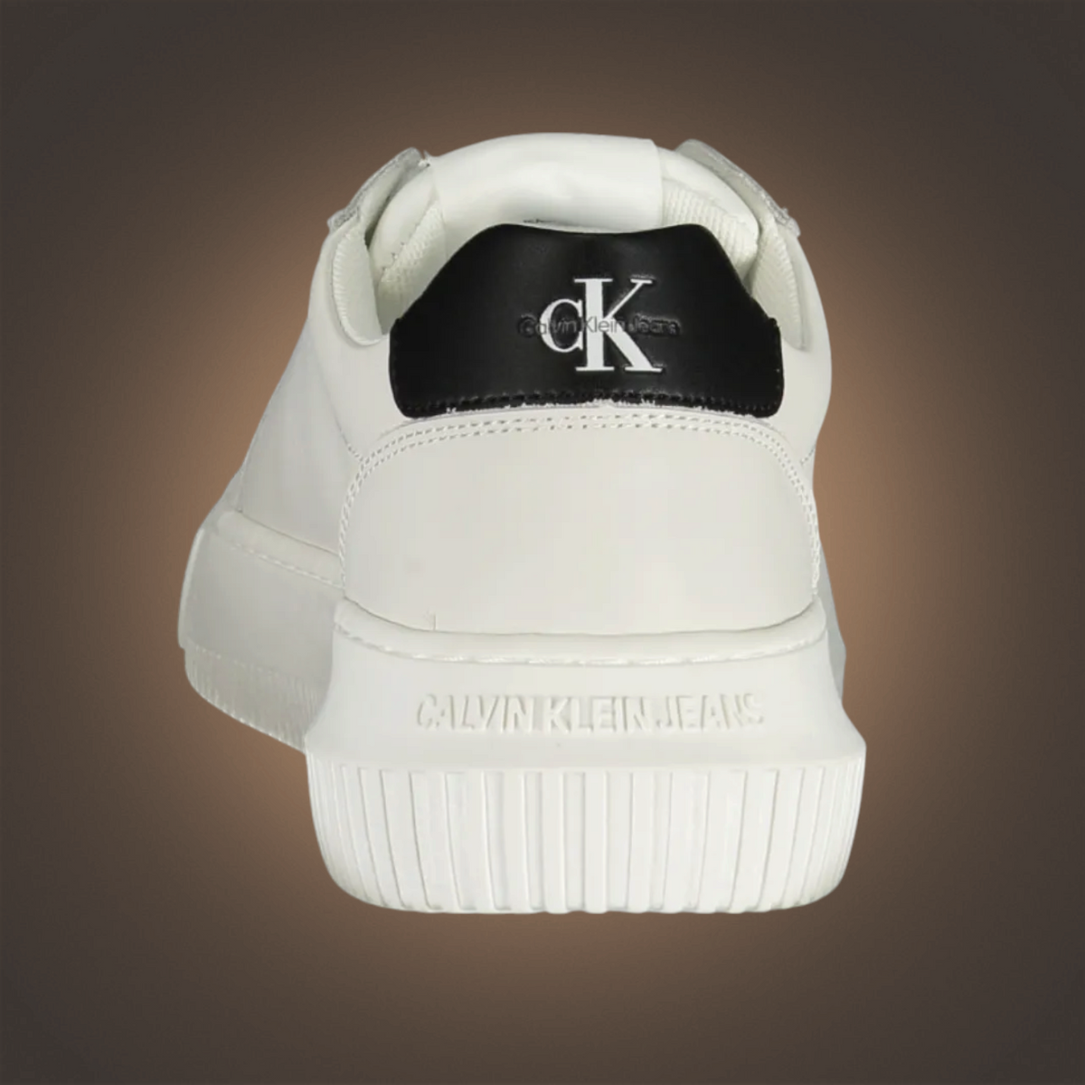 Zapatillas blancas de hombre liquidationlive con detalle negro en el talón y logotipo de Calvin Klein