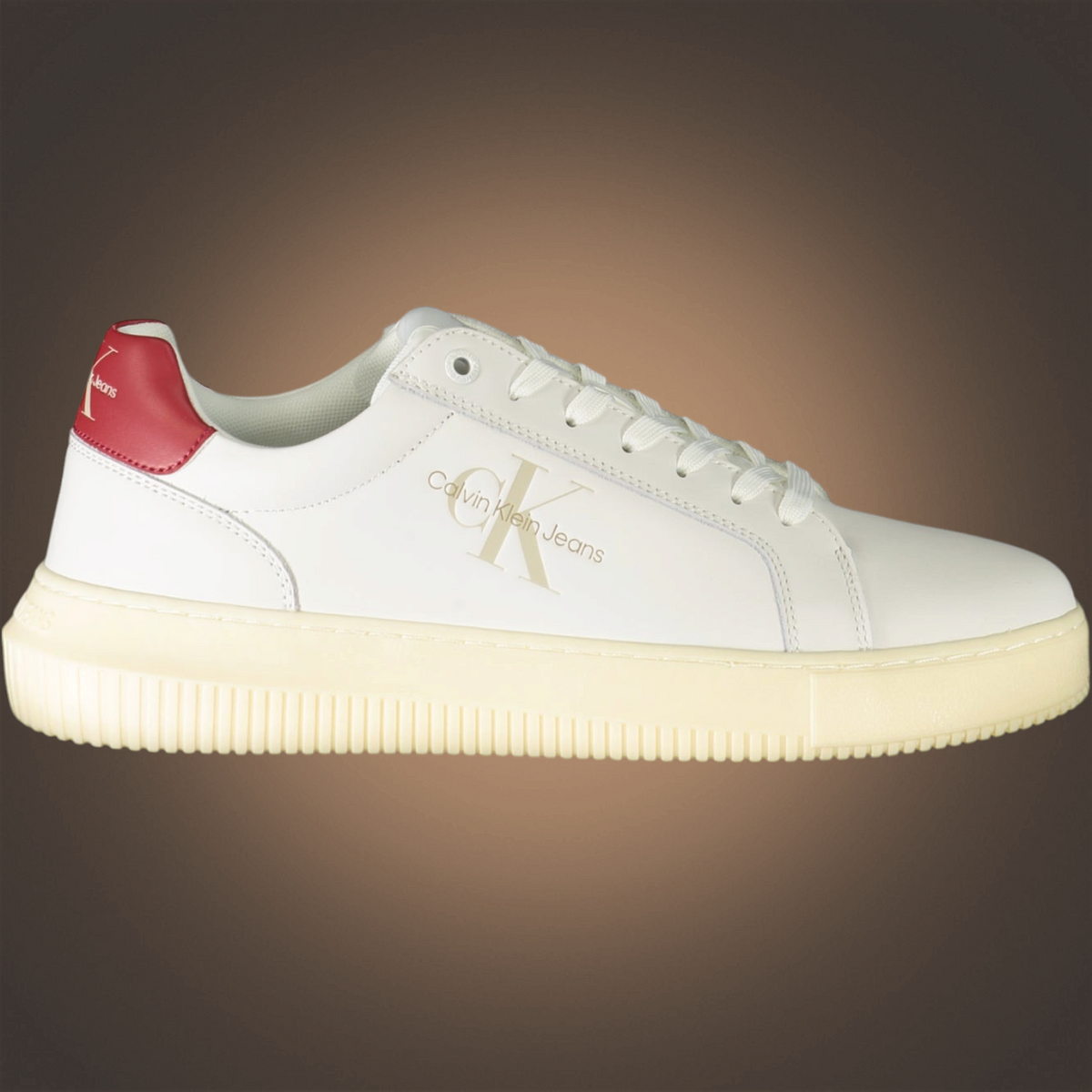 Zapatillas de hombre liquidationlive Calvin Klein blancas con cordones, detalle rojo en el talón y logo lateral