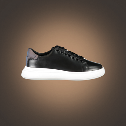 Zapatillas deportivas liquidationlive Calvin Klein negras con suela blanca gruesa y detalle gris en el talón