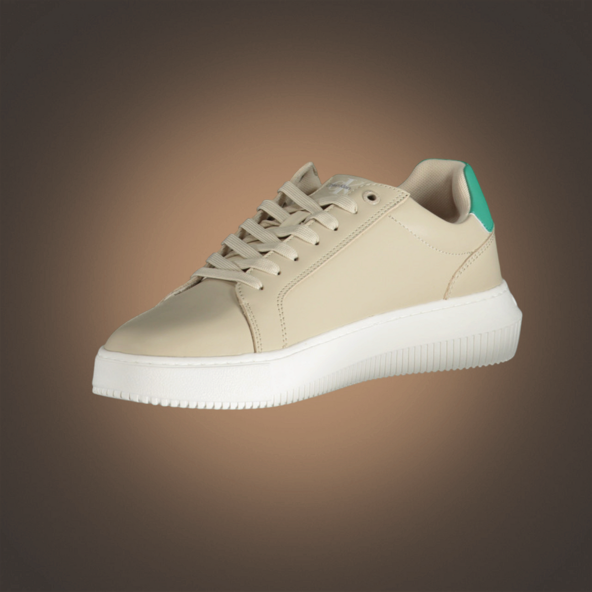 Zapatillas de hombre liquidationlive en color beige con suela blanca y detalle en contraste verde en el talón